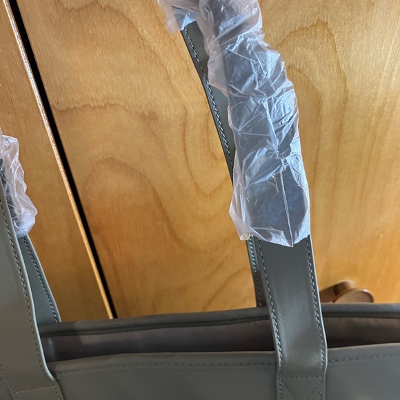 Commuter Quilted Tote - Picture 2 of 13